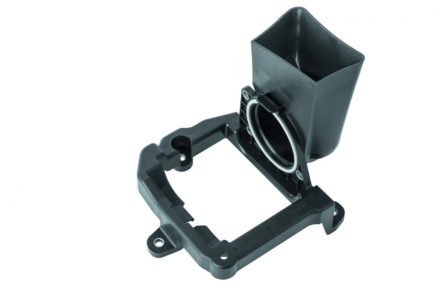Echte Kreislaufkonzepte für die Automobilindustrie: Halter Soundgenerator aus PCR von Pöppelmann K-TECH®